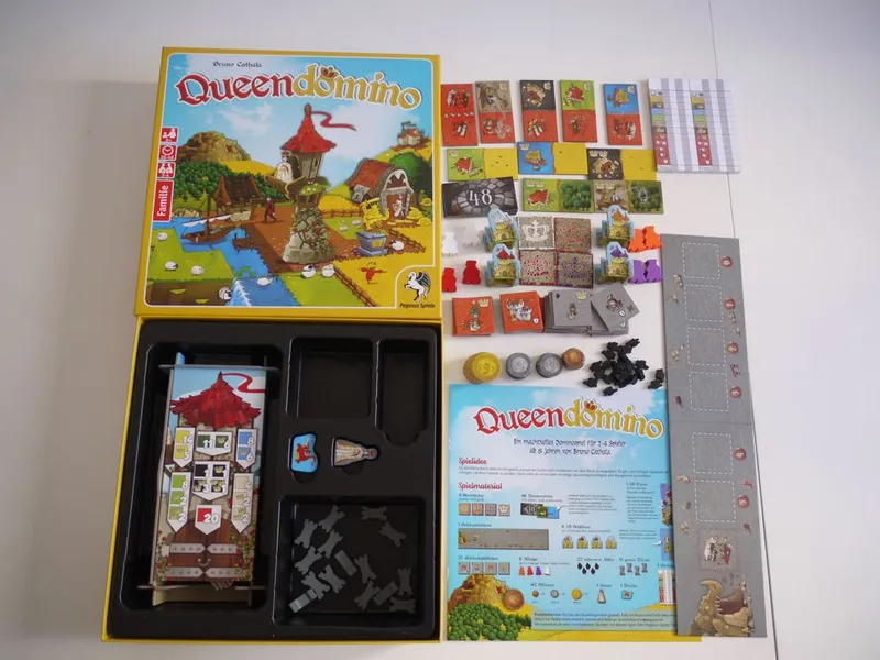Что внутри: игра Queendomino